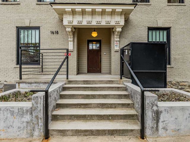 front door of rehab in Nashville, TN