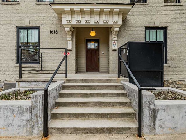 front door of rehab in Nashville, TN